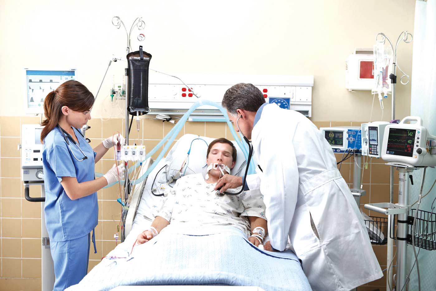 Clinicians_in_Intensive_Care_Unit